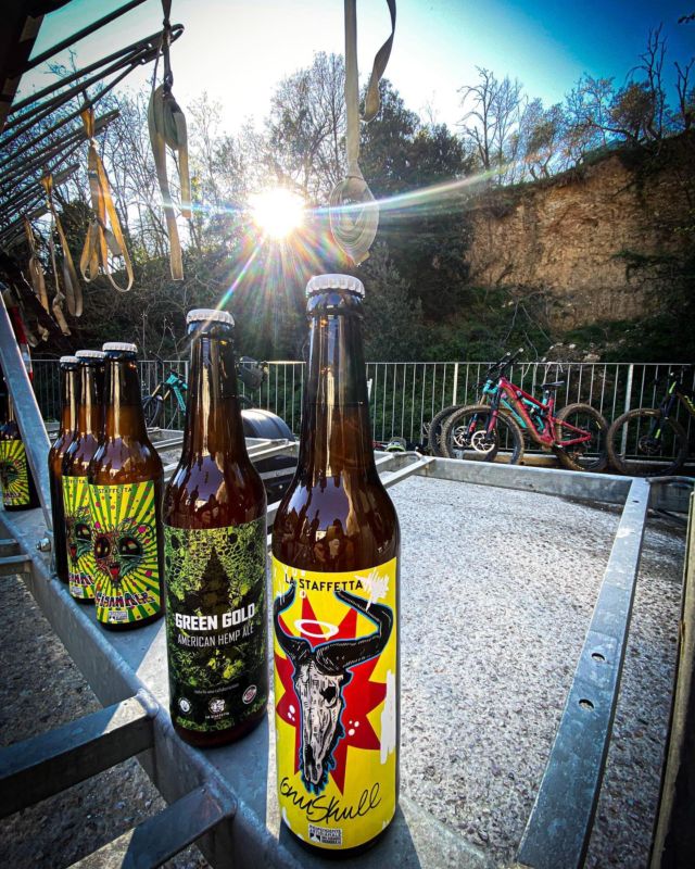 Can’t think of a better way to start the season! #mtblife #mtb #mtbitalia #mtblifestyle #beer #beerporn #ipa #calci #shuttle #tuscany #cuntos #enduromtb