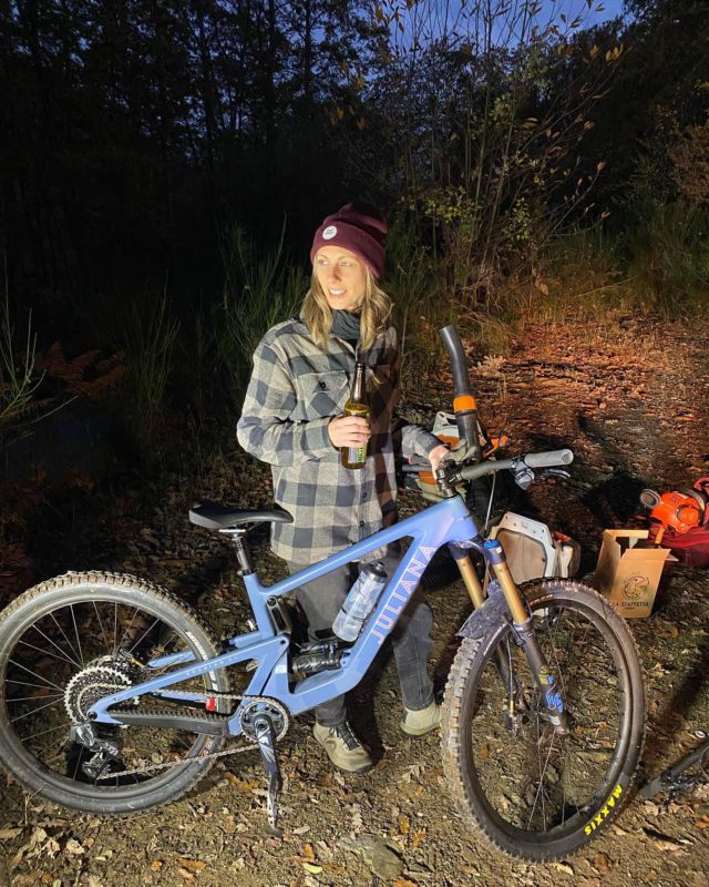Leading the charge for all female riders here in the Garfagnana wrapping up filming for our @paydirt film coming out soon. #juliana #girlsridetoo #girl #mtb #mtblife #mtbpictureoftheday #mtbitalia #mtbporn #bike #bikelife #bikeporn #paydirtfund #nopartshavebeenrobedyet #evileyeeyewear thanks to that man Alberto @garfagnanadream.it for the epic shot as always👊